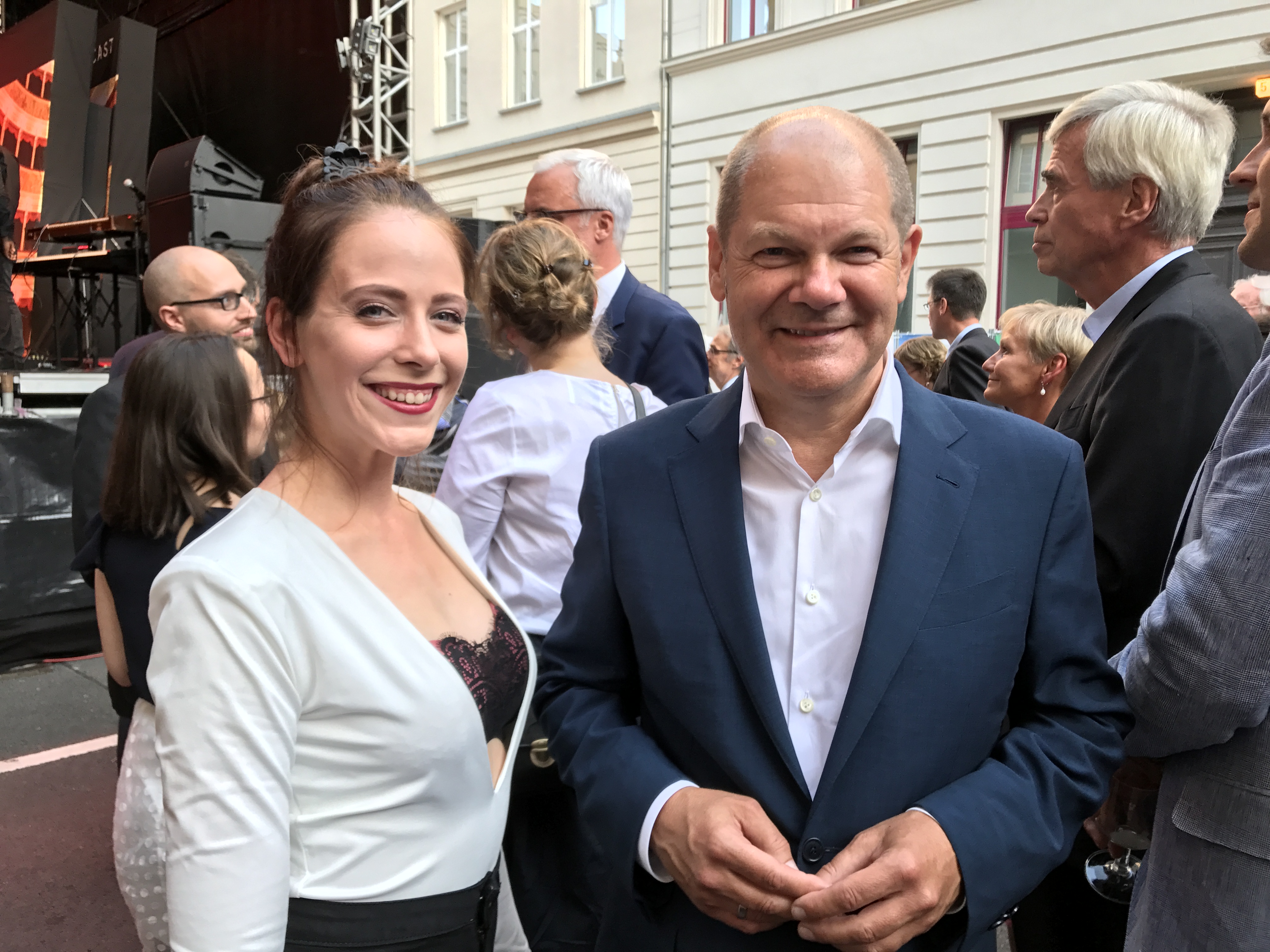 Sara Dähn und Olaf Scholz in Berlin